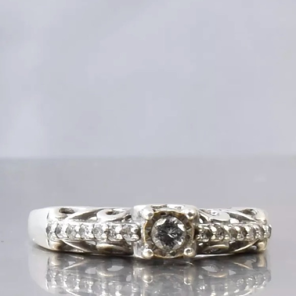 Jewelry - Vintage Diamond Ring